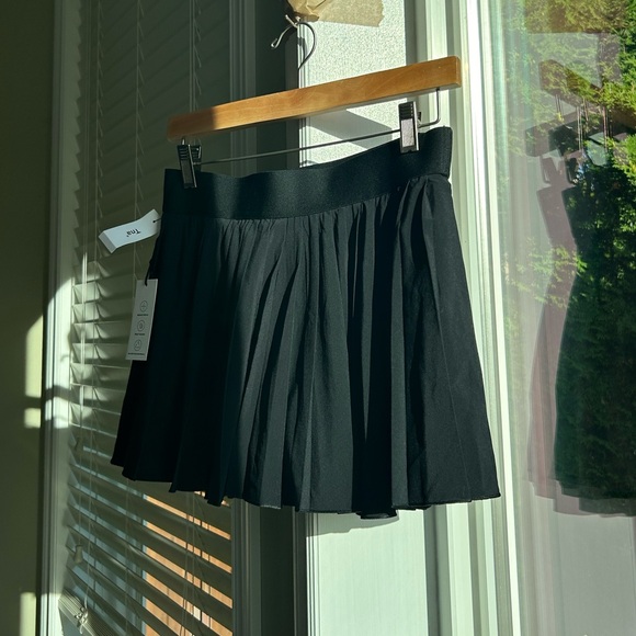 NEW TNA micro tennis skirt black - Picture 3 of 8